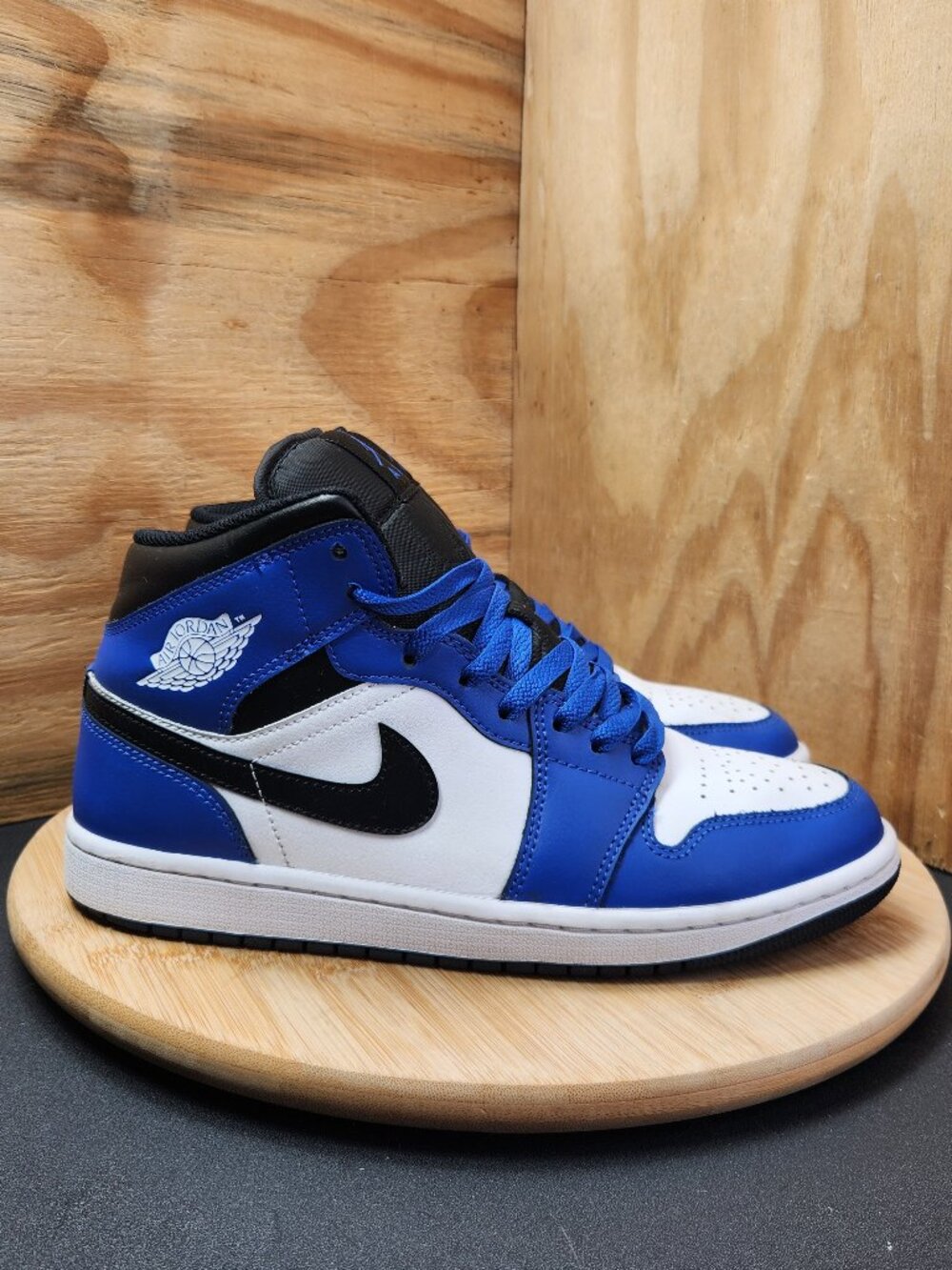 Nike Air Jordan 1 Mid Mens Sneakers Size 8.5